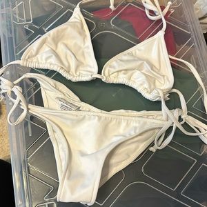 Beach Bunny original releases White bikini set full scrunch